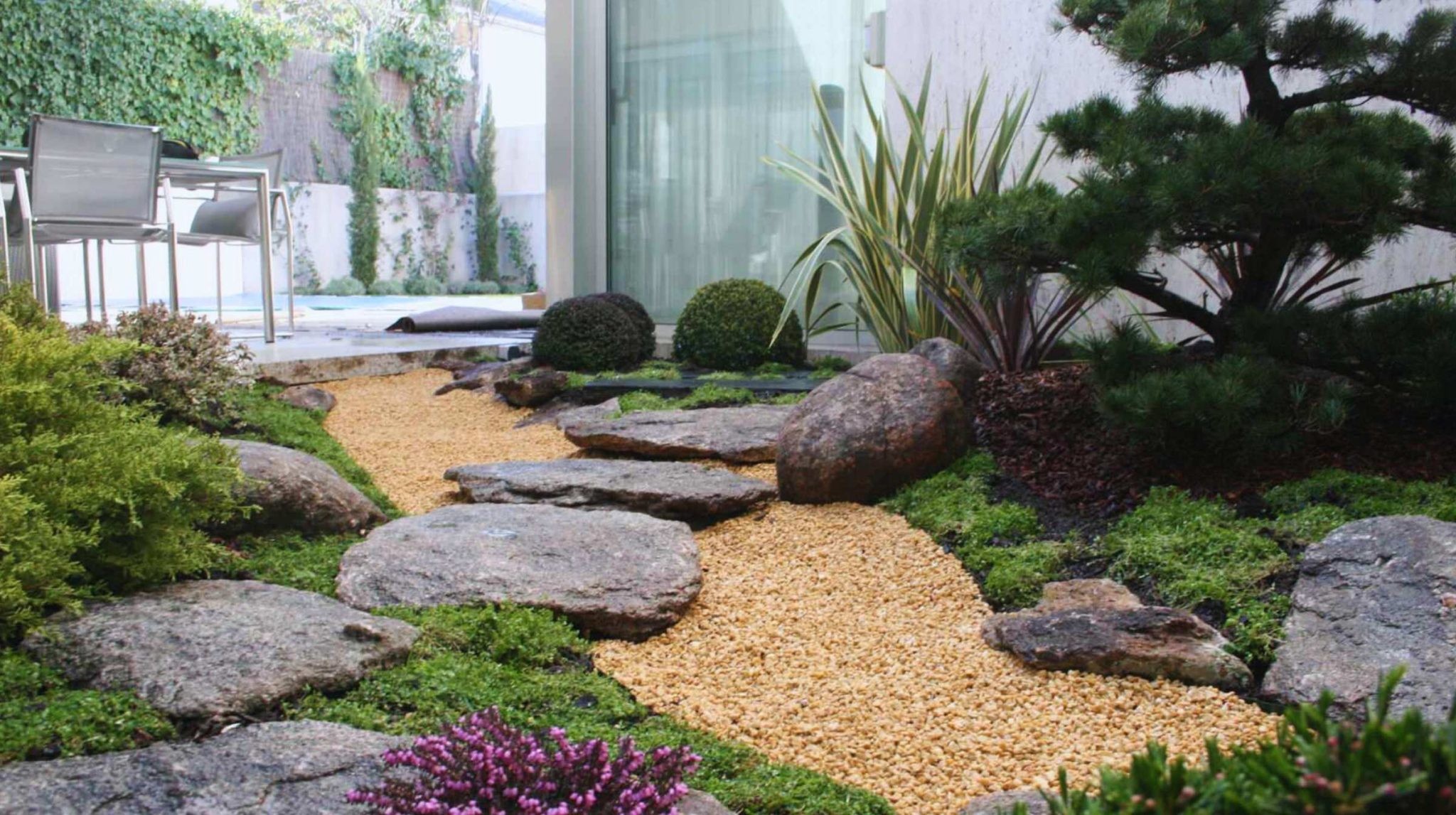 10 mẫu thiết kế sân vườn biệt thự tạo điểm nhấn sang trọng cho tổ ấm
