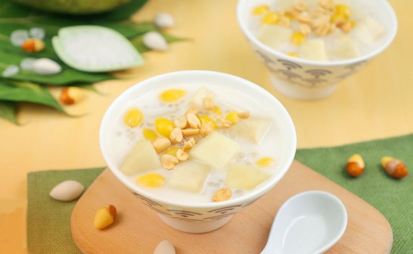 Loại cây thoạt nhìn tưởng cây mít, vừa làm cảnh vừa có bóng mát, quả có vị đặc biệt