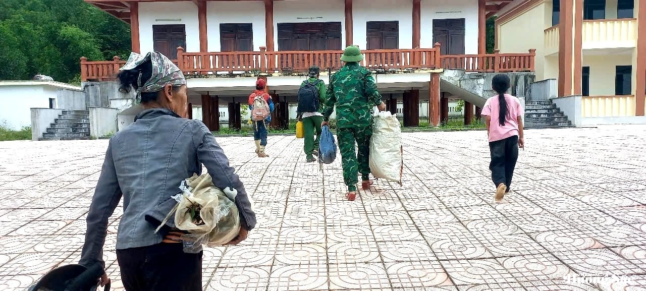 Hà Tĩnh: Di dời hơn 13.000 người dân từ vùng nguy hiểm đến nơi an toàn