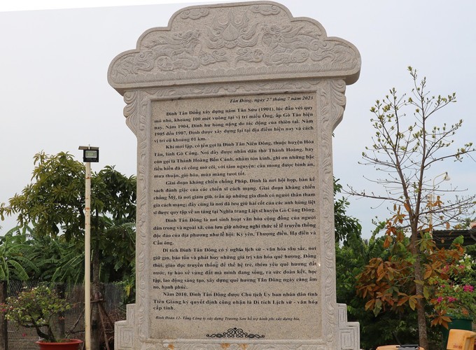 Vẻ đẹp huyền bí của đình Tân Đông với hai cây bồ đề ôm chặt mái đình hơn 100 năm