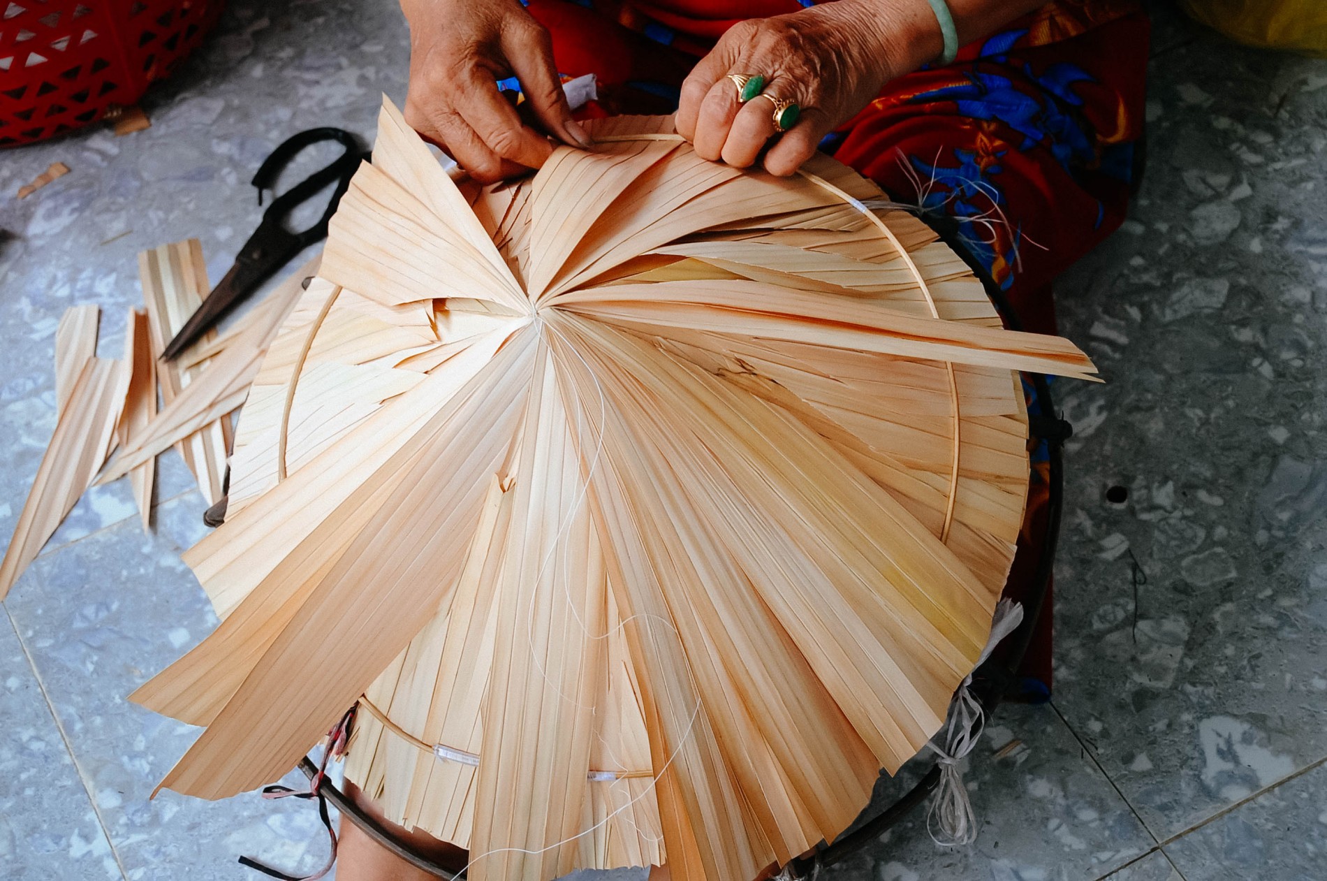 Giới trẻ Hà Nội hòa mình vào không gian làng nghề truyền thống