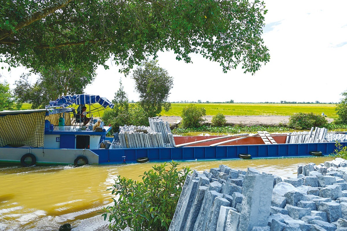 Âm vang làng nghề chẻ đá Hòn Sóc, An Giang