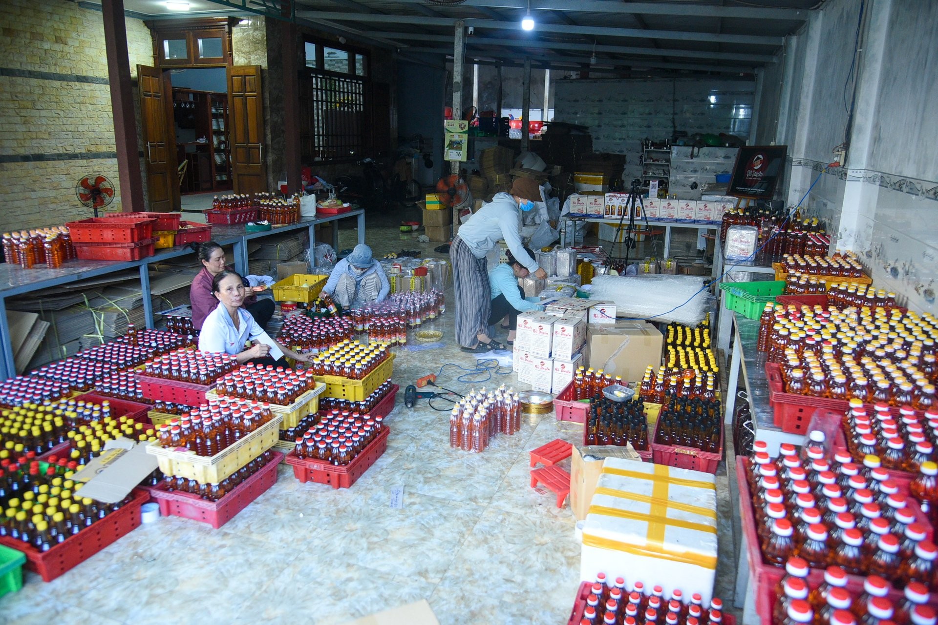 Bà chủ cơ sở nước mắm ở Gia Lai thu tiền tỷ mỗi năm, được vinh danh Nông dân Việt Nam xuất sắc