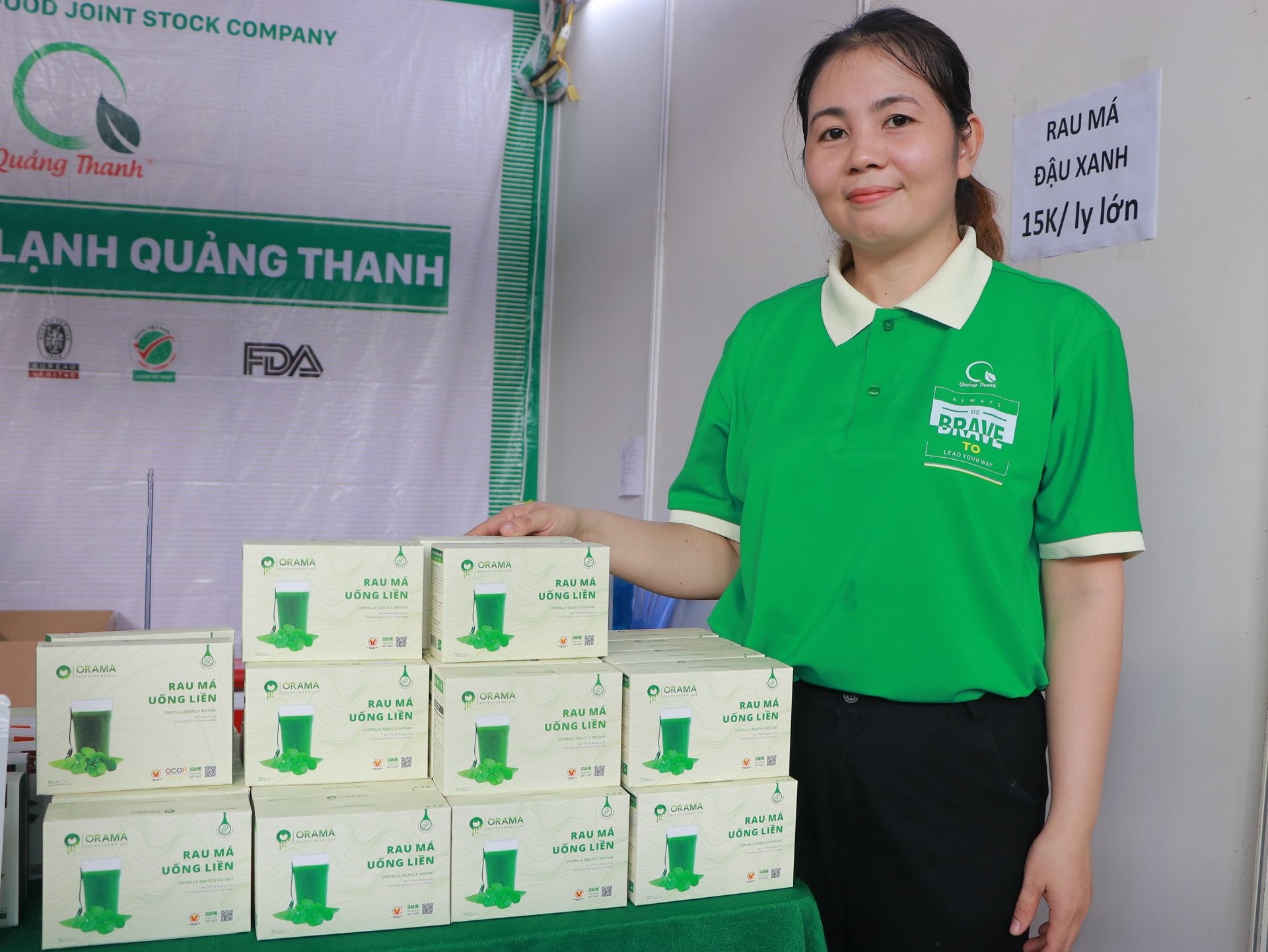 Cô gái biến rau dại quanh nhà thành sản phẩm xuất khẩu châu Âu