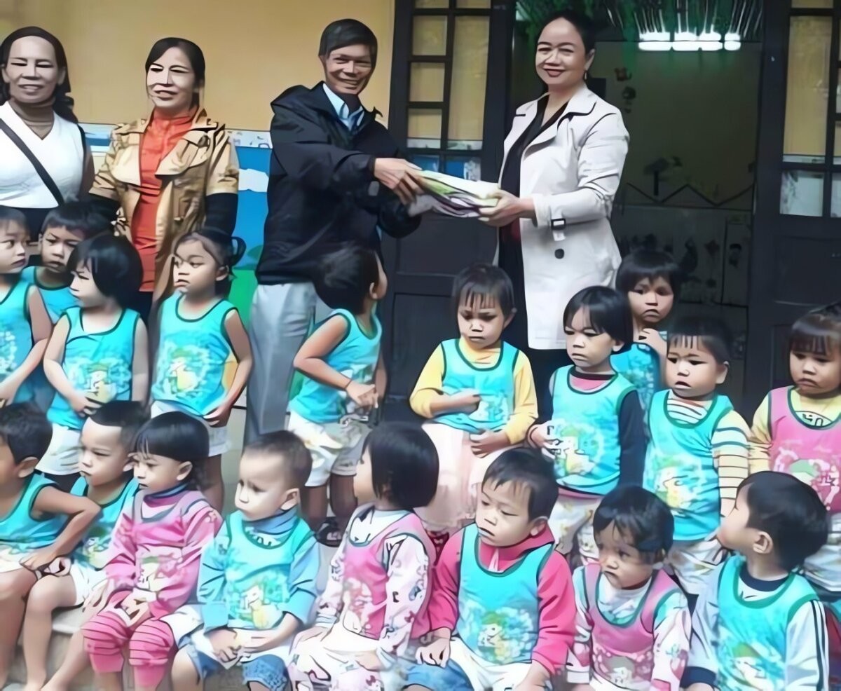 Chi hội trưởng nông dân Huế làm giàu từ sen, tiên phong trong công tác Hội và thiện nguyện