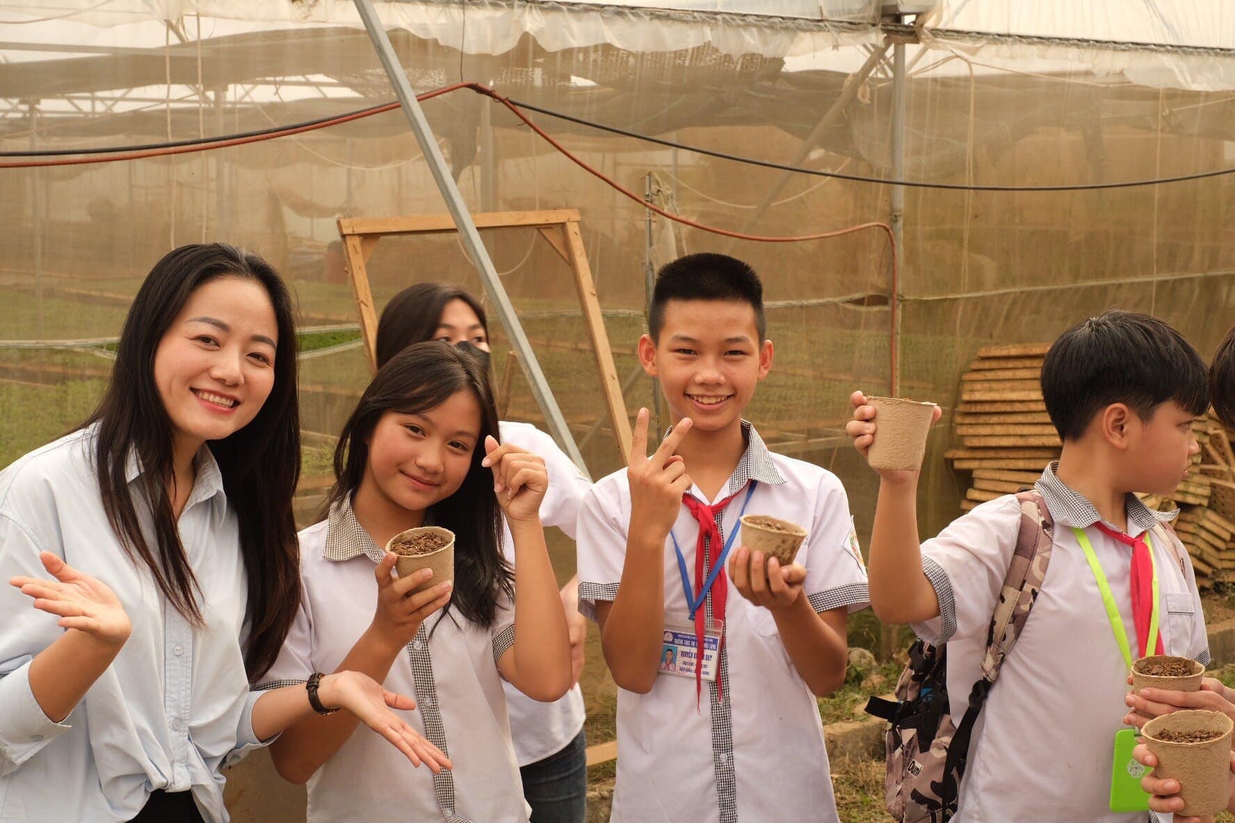 Thế hệ trẻ Lạng Sơn làm rau sạch, hồi sinh gà quý