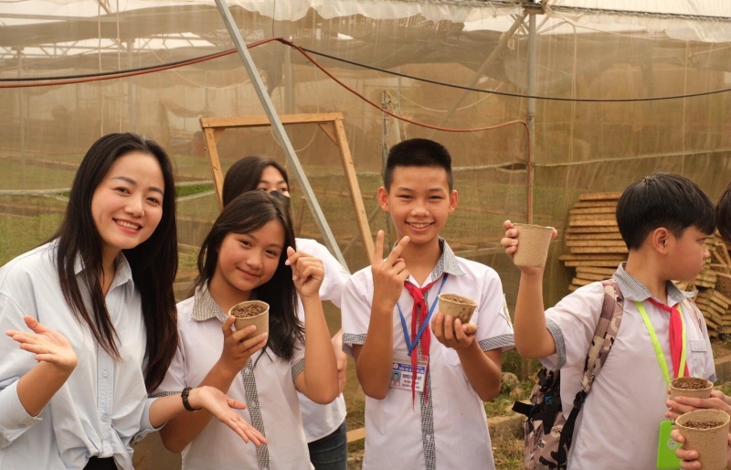 Thế hệ trẻ Lạng Sơn làm rau sạch, hồi sinh gà quý