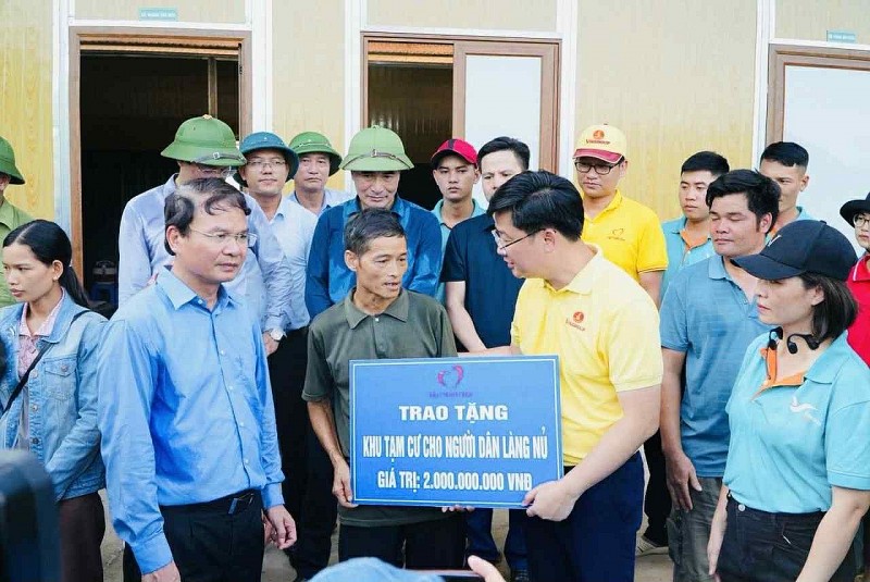 Doanh nghiệp vì cộng đồng: Vingroup hỗ trợ đặc biệt 500 tỷ đồng cho đồng bào sau bão