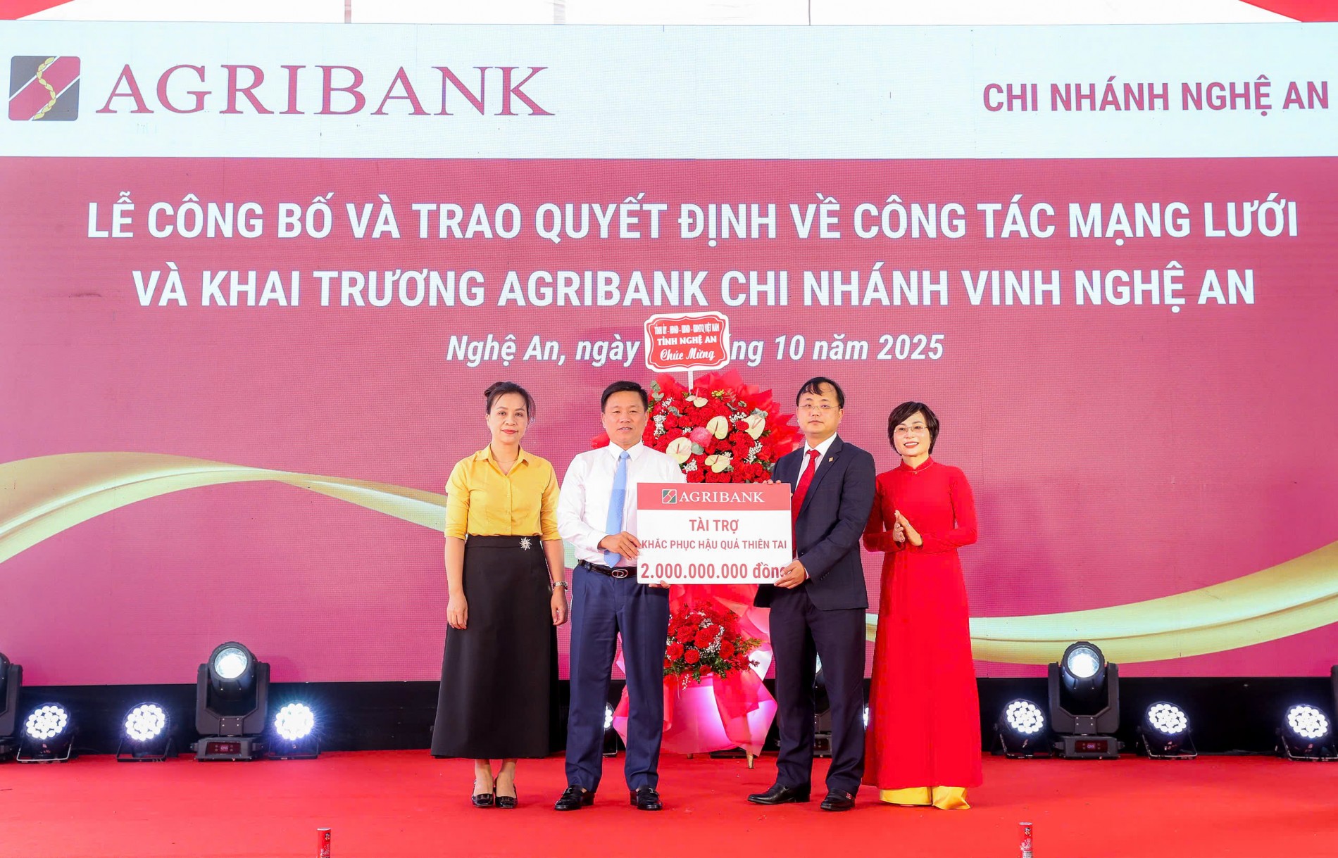 Chủ tịch HĐTV Agribank Tô Huy Vũ trực tiếp chỉ đạo ứng phó bão số 10 tại Nghệ An
