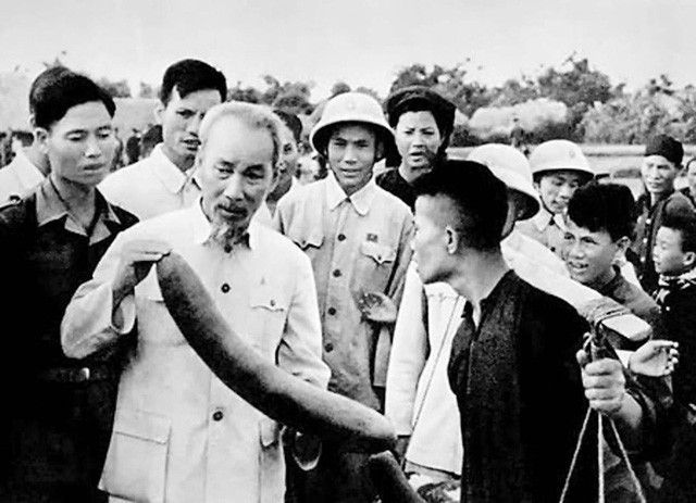 Vang mãi bản hùng ca người nông dân Việt Nam