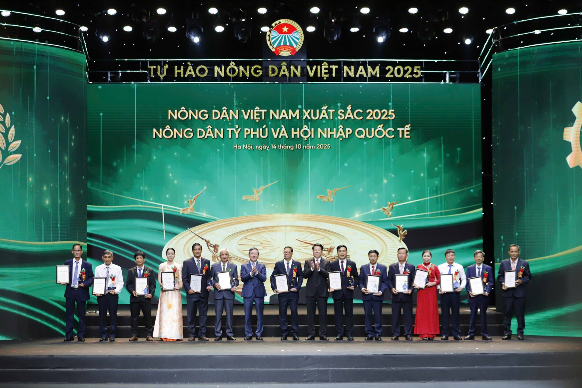 Vang mãi bản hùng ca người nông dân Việt Nam