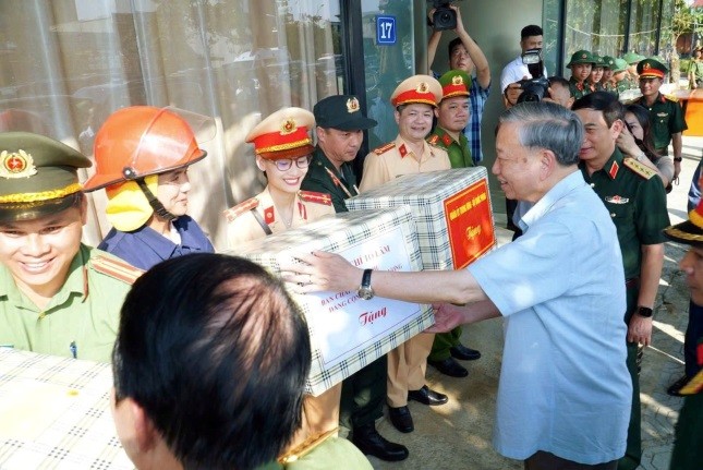 Tổng Bí thư Tô Lâm thăm hỏi, động viên nhân dân vùng bão số 11 ở Thái Nguyên