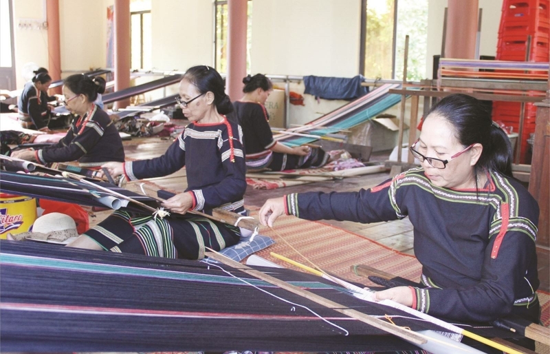 Làng nghề thổ cẩm hồi sinh trên đất Đắk Lắk