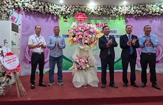 Khai mạc triển lãm cây cảnh nghệ thuật cụm Hà Nam, tỉnh Ninh Bình