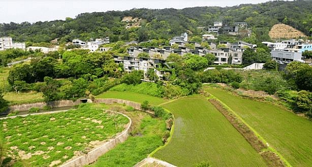 24 hộ trung lưu rời phố lên núi dựng làng nghỉ dưỡng: Giá trị tài sản tăng vọt sau 10 năm, nhưng không ai rời đi
