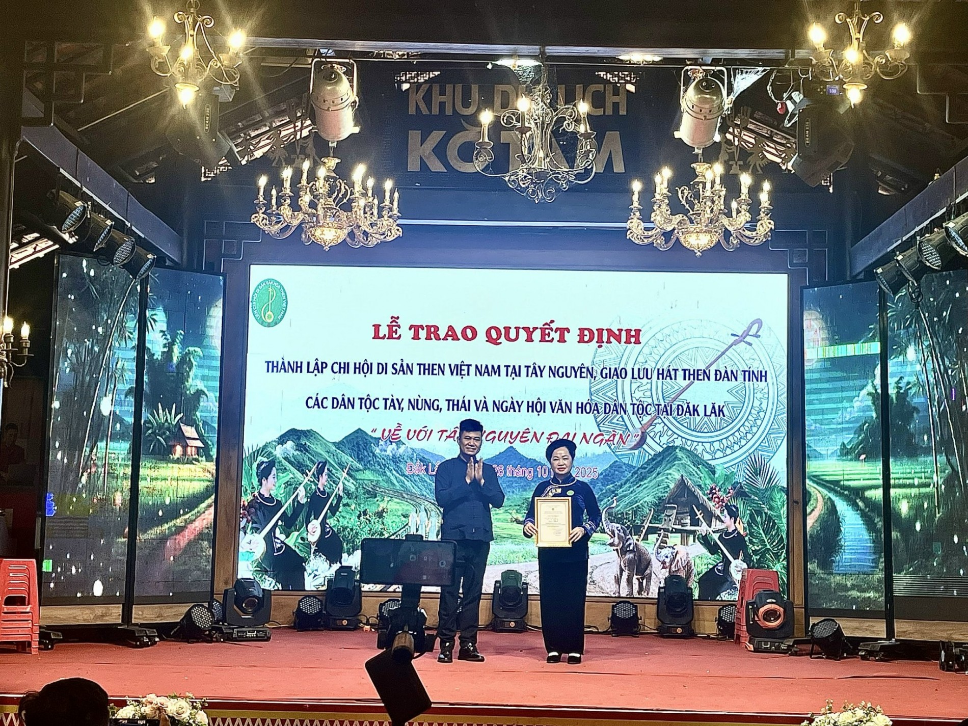 Giao lưu đàn tính, hát then Việt Bắc giữa lòng đại ngàn cao nguyên Giao lưu đàn tính, hát then Việt Bắc giữa lòng đại ngàn cao nguyên