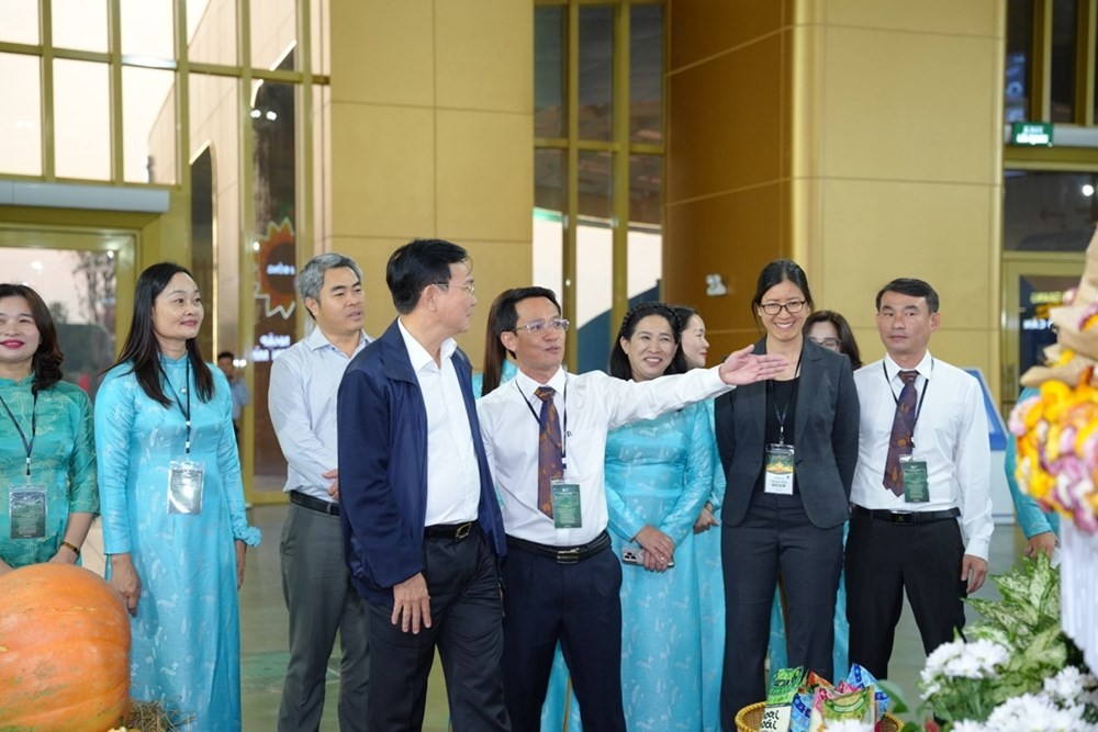 Hiệp hội Hoa Đà Lạt tỏa sắc tại Hội chợ Mùa Thu 2025: Khi hoa kể chuyện kinh tế Hiệp hội Hoa Đà Lạt tỏa sắc tại Hội chợ Mùa Thu 2025: Khi hoa kể chuyện kinh tế