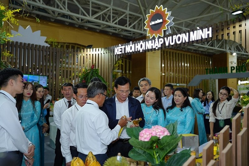 Hiệp hội Hoa Đà Lạt tỏa sắc tại Hội chợ Mùa Thu 2025: Khi hoa kể chuyện kinh tế