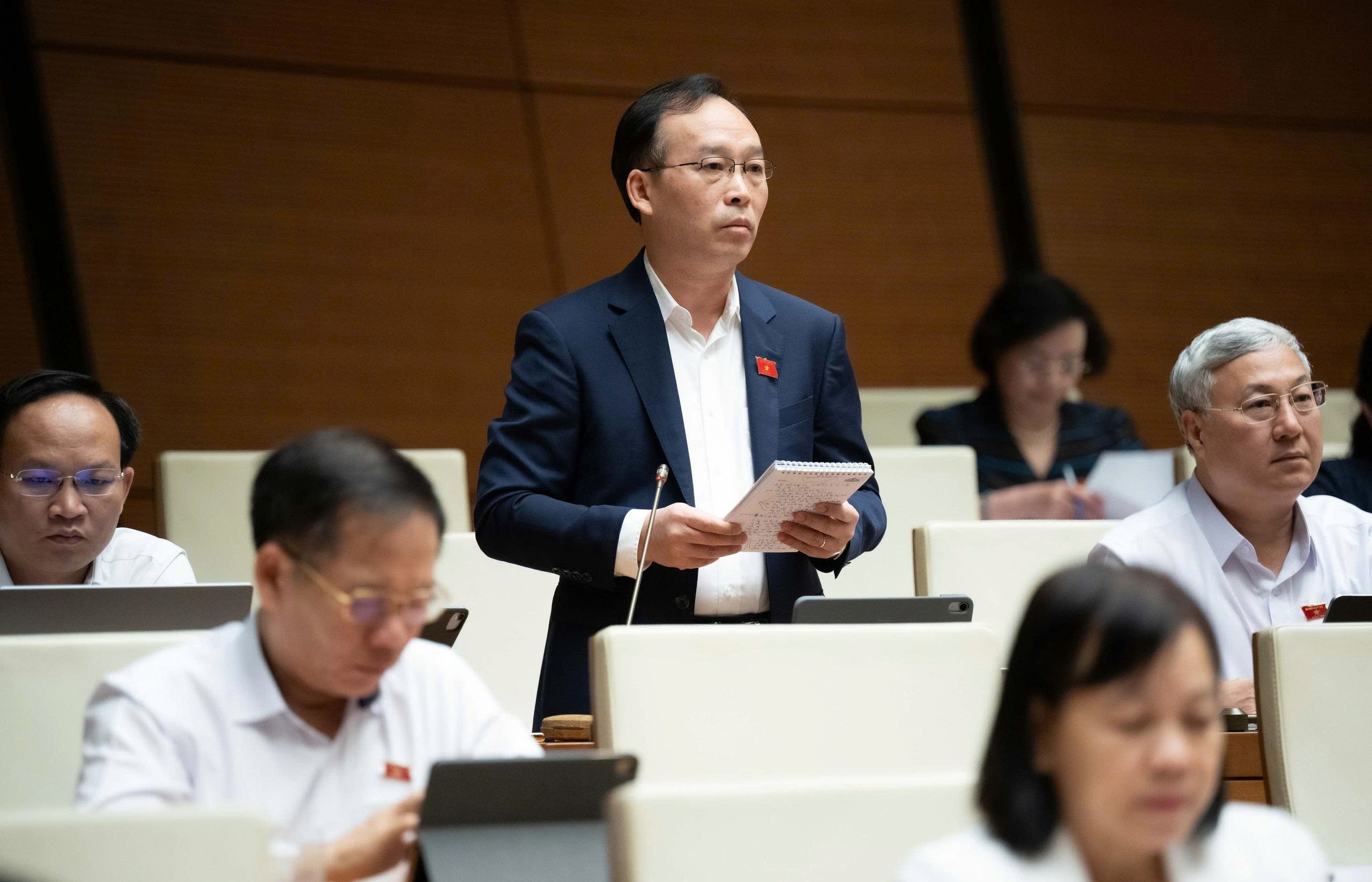 Kiến nghị ưu đãi thuế, phí cho doanh nghiệp trồng cây xanh ven đường