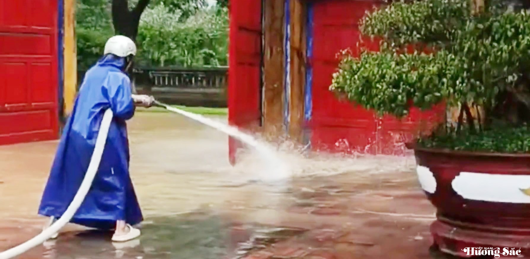 Bảo vệ và khắc phục công trình lịch sử Cố đô Huế sau lũ, kịp đón khách trở lại Bảo vệ và khắc phục công trình lịch sử Cố đô Huế sau lũ, kịp đón khách trở lại