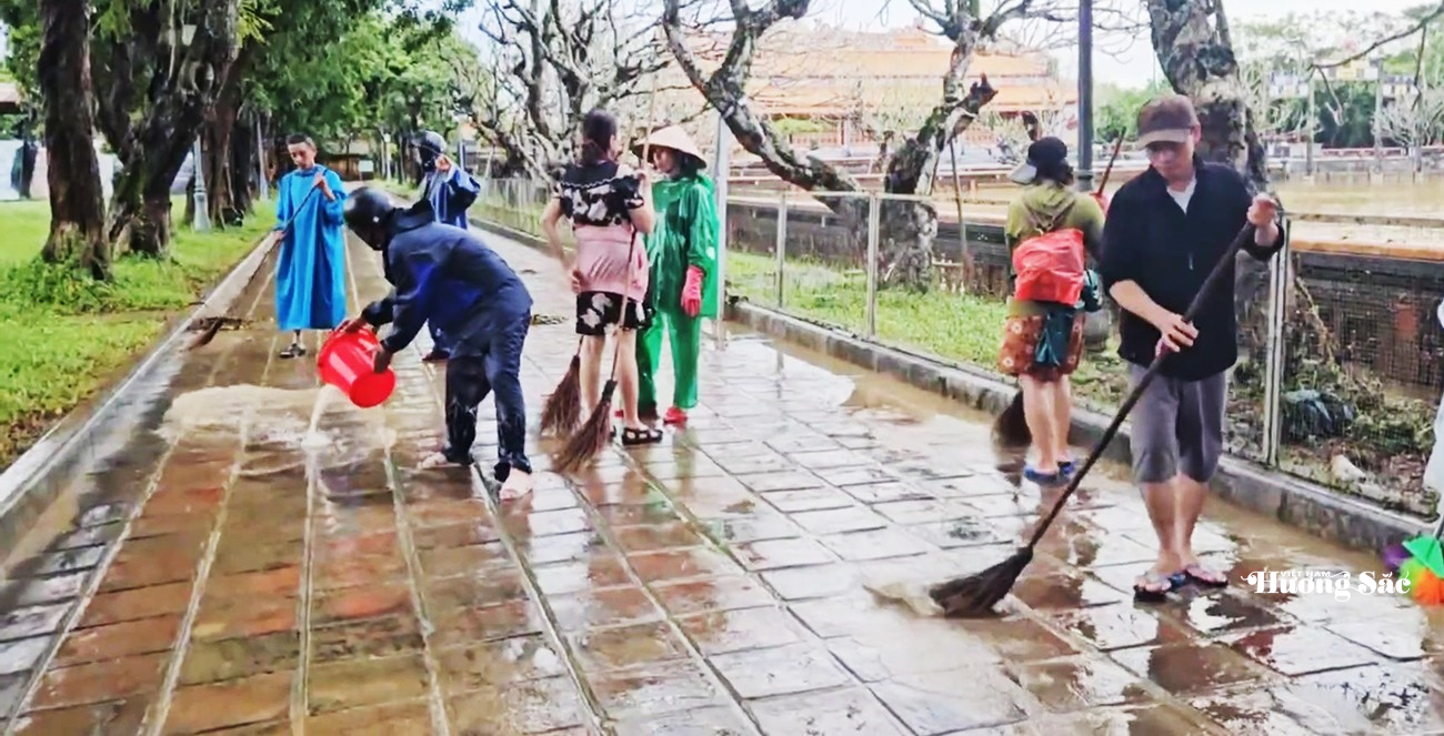 Bảo vệ và khắc phục công trình lịch sử Cố đô Huế sau lũ, kịp đón khách trở lại Bảo vệ và khắc phục công trình lịch sử Cố đô Huế sau lũ, kịp đón khách trở lại