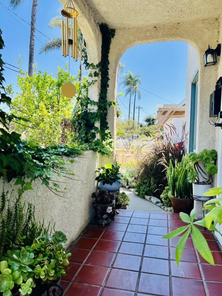 Biệt thự 30 tỷ của danh hài Thúy Nga với khu vườn xanh mát, ngập tràn hoa trái Biệt thự 30 tỷ của danh hài Thúy Nga với khu vườn xanh mát, ngập tràn hoa trái