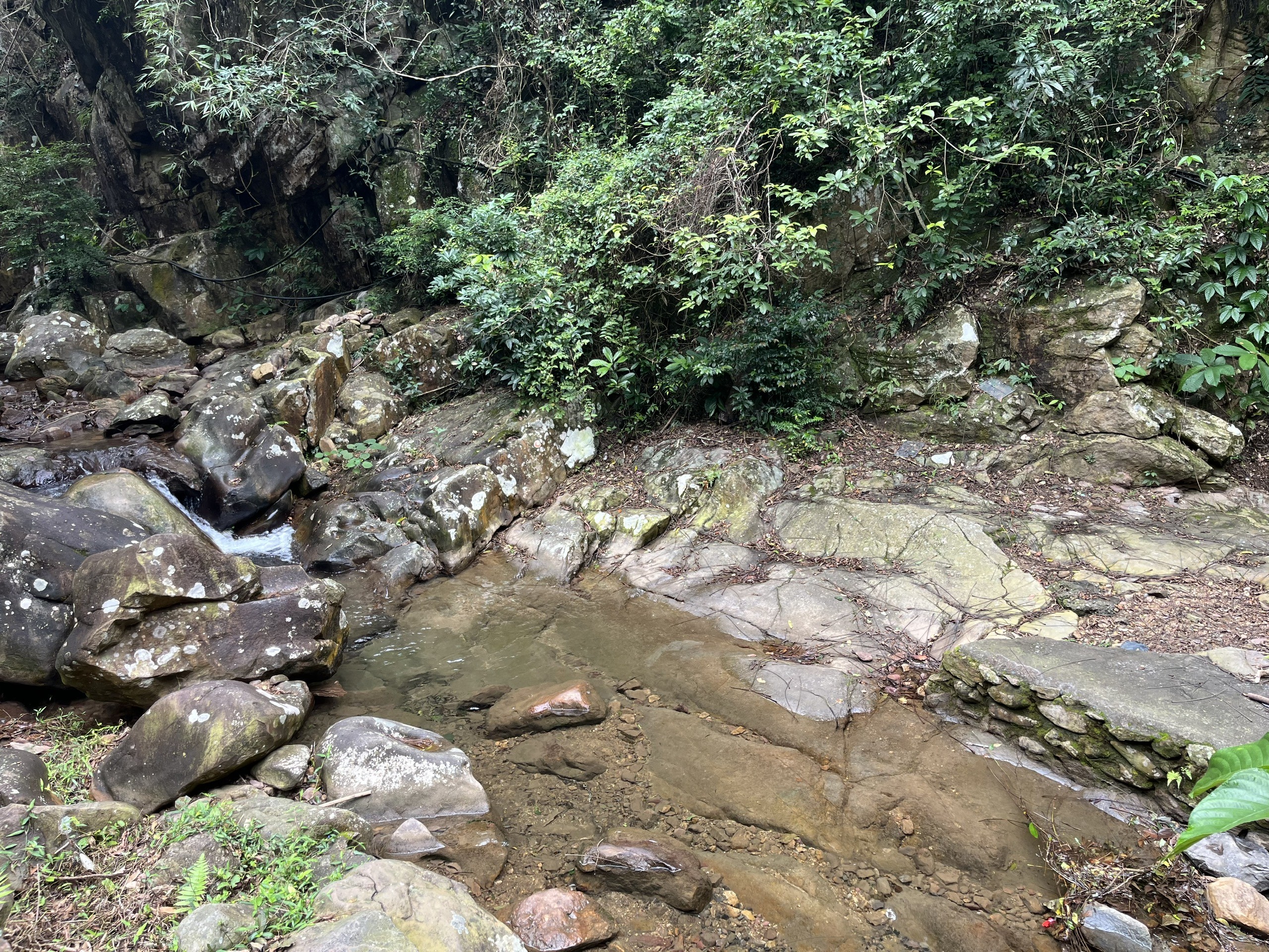 Đức Trần Nhân Tông và đá hai màu ở Ngọa Vân Đức Trần Nhân Tông và đá hai màu ở Ngọa Vân