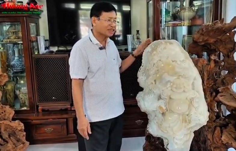 Nghệ nhân Nguyễn Hữu Thọ chế tác vỏ trai tai tượng cổ độc đáo tại Quảng Ngãi