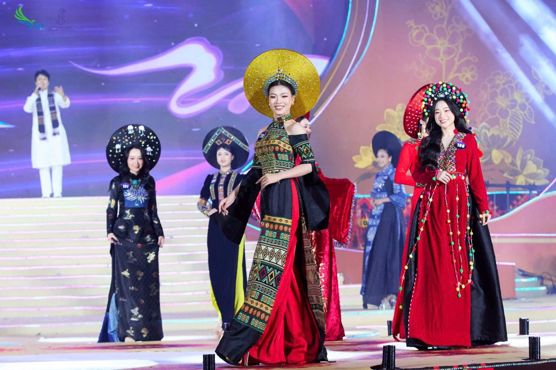 Nữ sinh Hà Tĩnh đăng quang Á hậu 4 Hoa hậu Du lịch Dân tộc Việt Nam 2025 Nữ sinh Hà Tĩnh đăng quang Á hậu 4 Hoa hậu Du lịch Dân tộc Việt Nam 2025