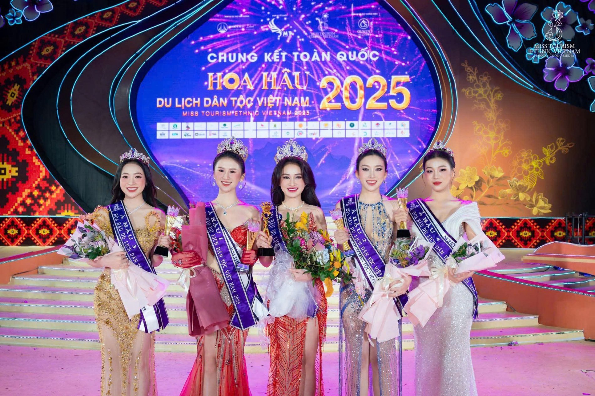 Nữ sinh Hà Tĩnh đăng quang Á hậu 4 Hoa hậu Du lịch Dân tộc Việt Nam 2025 Nữ sinh Hà Tĩnh đăng quang Á hậu 4 Hoa hậu Du lịch Dân tộc Việt Nam 2025