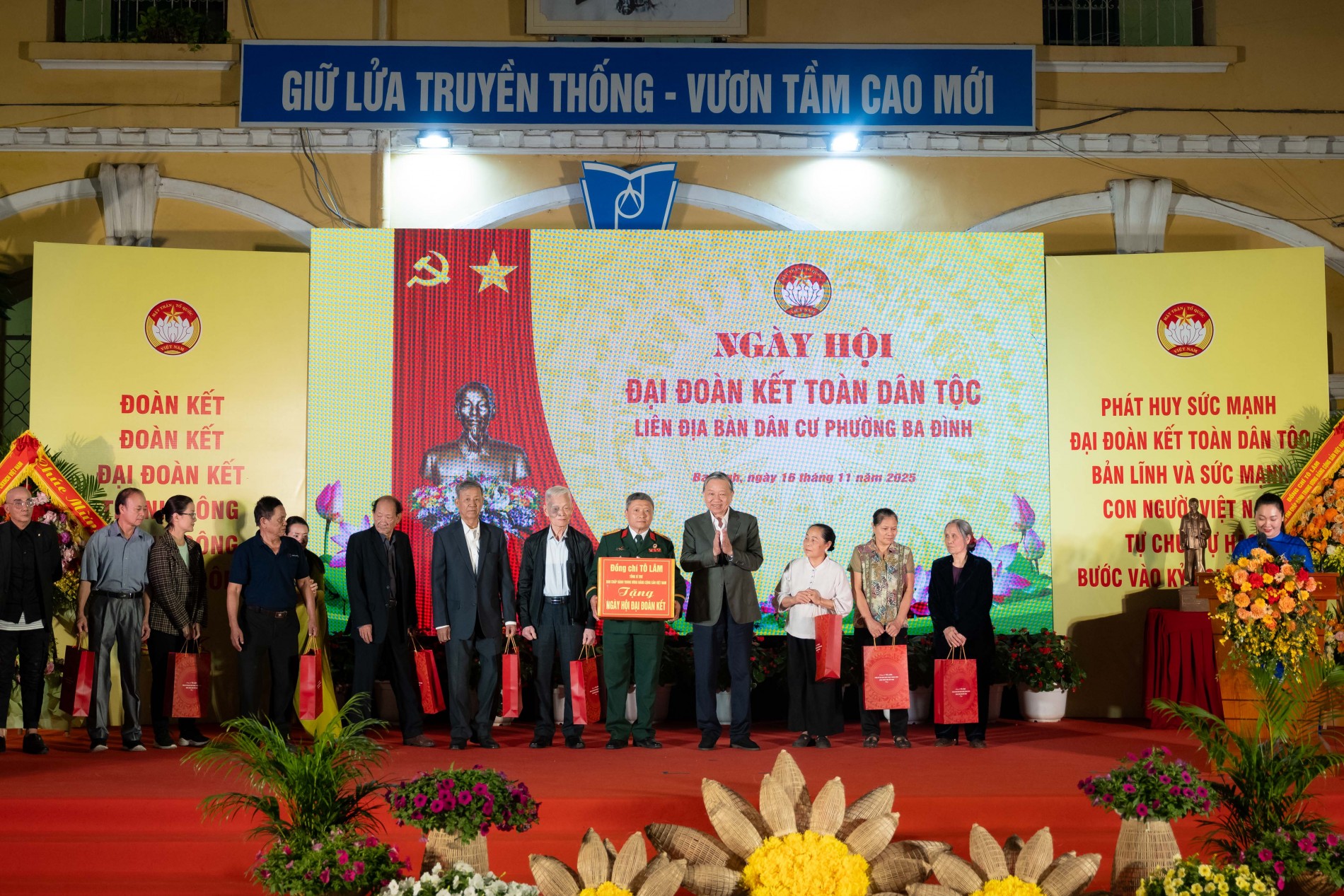 Tổng Bí thư Tô Lâm và Chủ tịch Quốc hội Trần Thanh Mẫn dự Ngày hội Đại đoàn kết toàn dân tộc Tổng Bí thư Tô Lâm và Chủ tịch Quốc hội Trần Thanh Mẫn dự Ngày hội Đại đoàn kết toàn dân tộc
