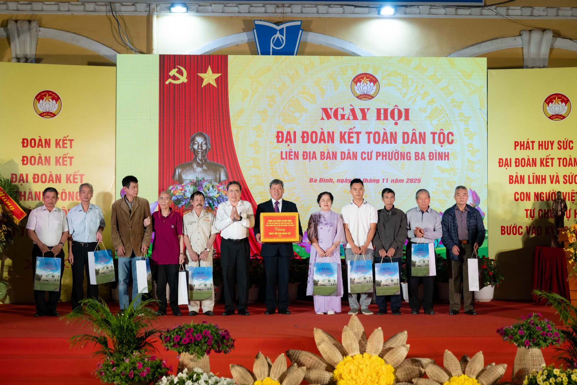 Tổng Bí thư Tô Lâm và Chủ tịch Quốc hội Trần Thanh Mẫn dự Ngày hội Đại đoàn kết toàn dân tộc Tổng Bí thư Tô Lâm và Chủ tịch Quốc hội Trần Thanh Mẫn dự Ngày hội Đại đoàn kết toàn dân tộc