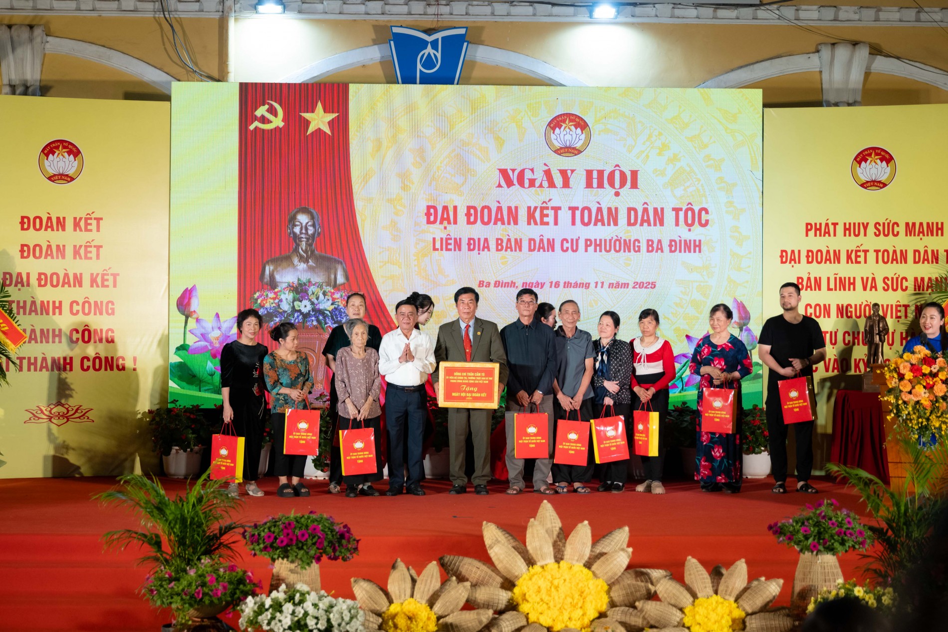 Tổng Bí thư Tô Lâm và Chủ tịch Quốc hội Trần Thanh Mẫn dự Ngày hội Đại đoàn kết toàn dân tộc Tổng Bí thư Tô Lâm và Chủ tịch Quốc hội Trần Thanh Mẫn dự Ngày hội Đại đoàn kết toàn dân tộc