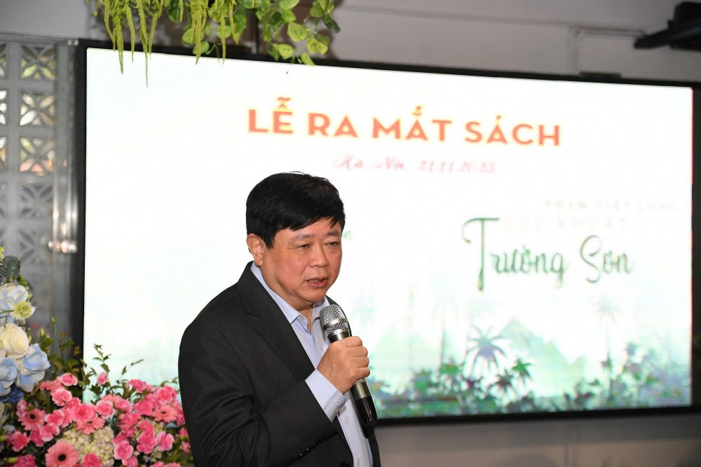 Nhà văn Phạm Việt Long ra mắt tập truyện ngắn “Góc khuất Trường Sơn” Nhà văn Phạm Việt Long ra mắt tập truyện ngắn “Góc khuất Trường Sơn”