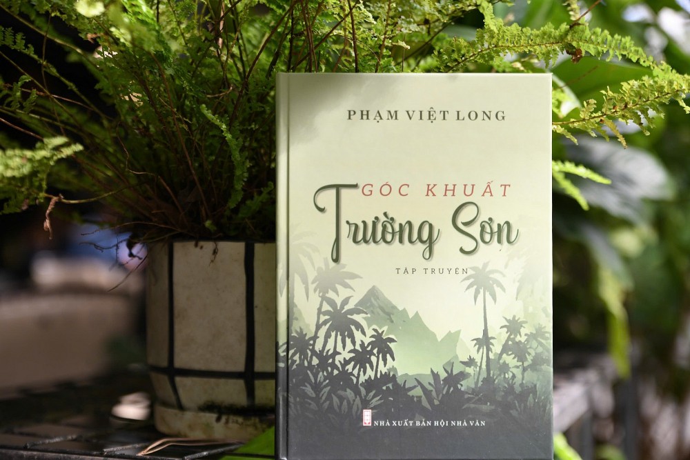 Nhà văn Phạm Việt Long ra mắt tập truyện ngắn “Góc khuất Trường Sơn” Nhà văn Phạm Việt Long ra mắt tập truyện ngắn “Góc khuất Trường Sơn”