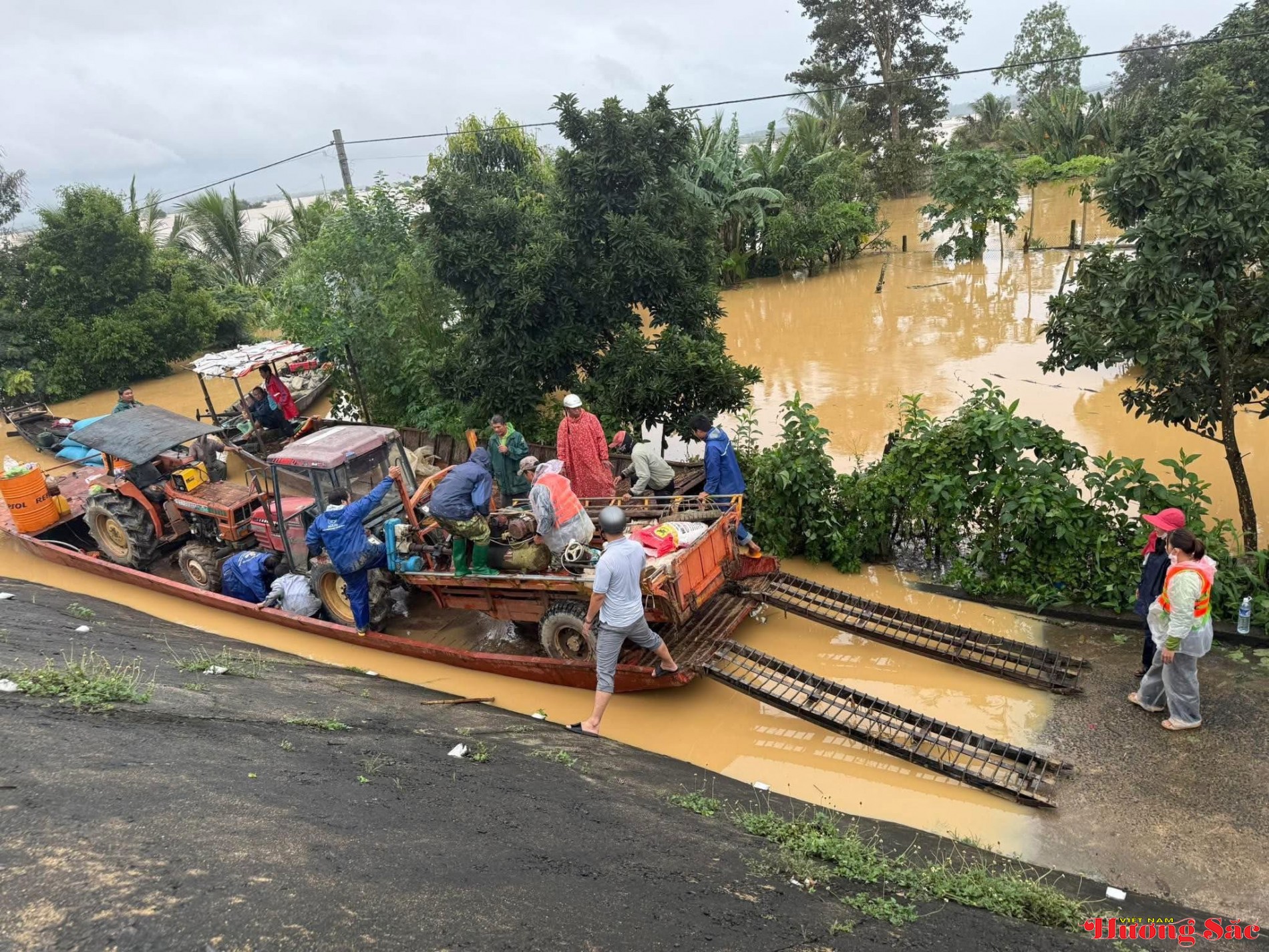 Đắk Lắk oằn vai chống lũ và khắc phục hậu quả sau bão lụt
