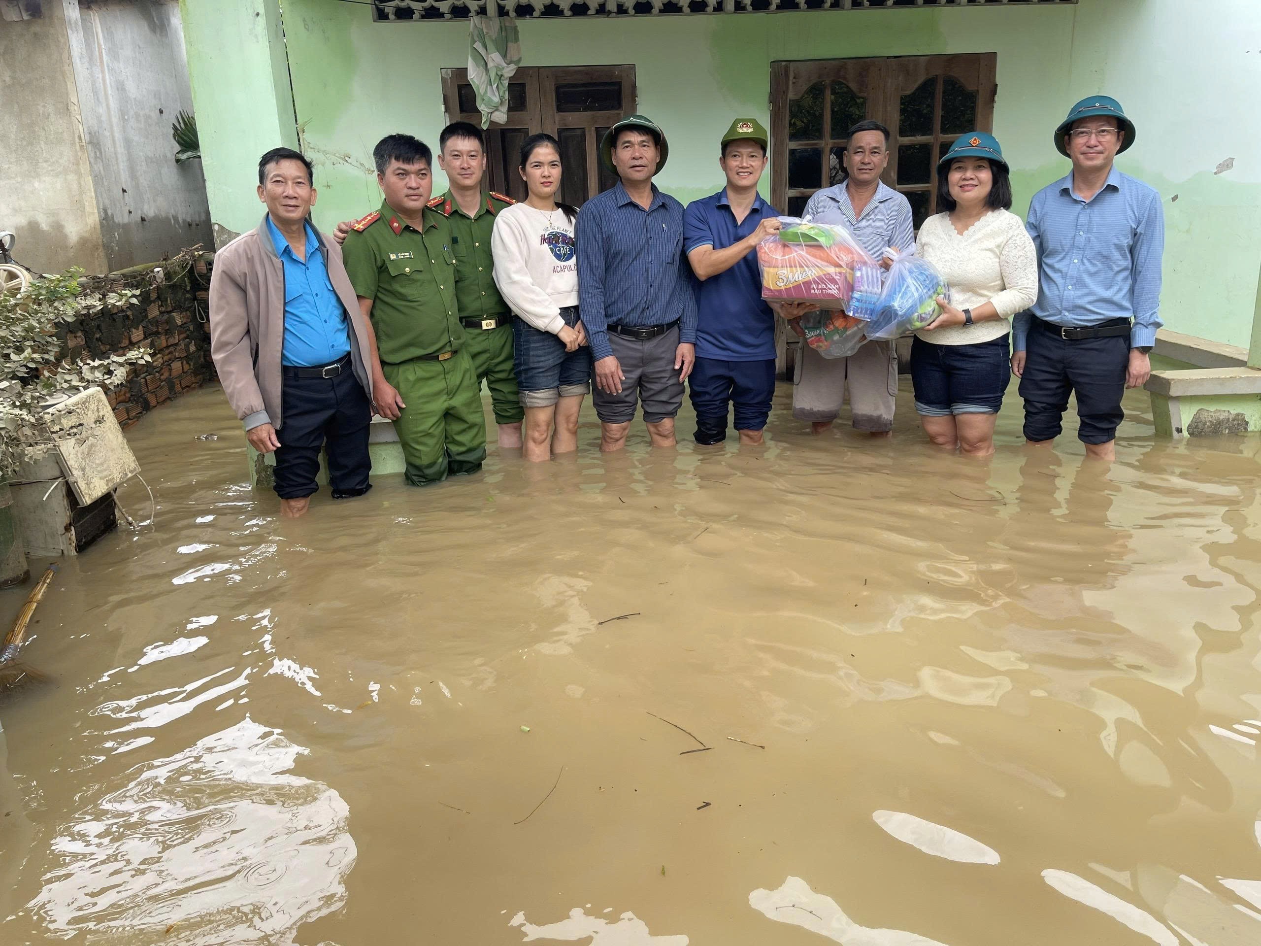 Sự quan tâm kịp thời của lãnh đạo tỉnh Đắk Lắk đối với bà con vùng lũ