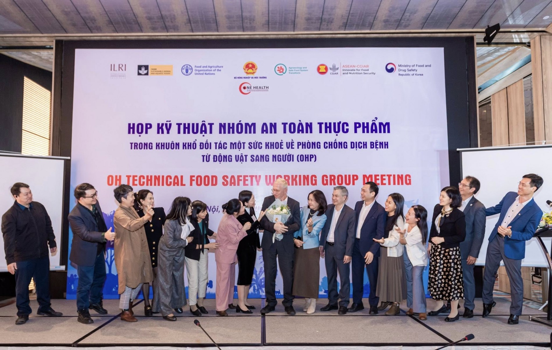 Cuộc họp lần thứ 4 FSTWG: Tăng cường phối hợp đa ngành vì một hệ thống an toàn thực phẩm bền vững Cuộc họp lần thứ 4 FSTWG: Tăng cường phối hợp đa ngành vì một hệ thống an toàn thực phẩm bền vững