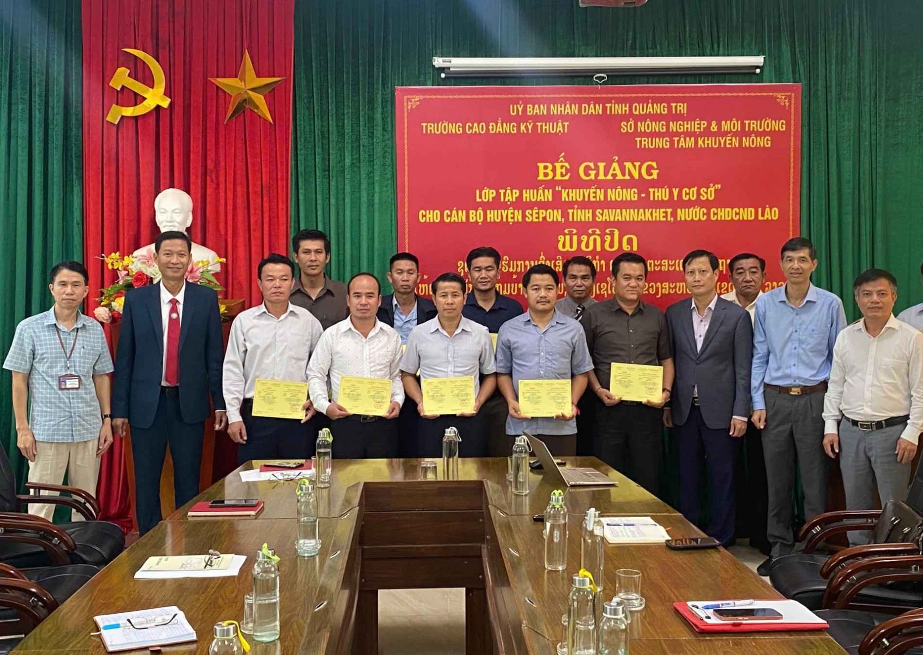 Nâng cao kỹ năng nông nghiệp: Cán bộ Lào hoàn thành khóa học tại Quảng Trị Nâng cao kỹ năng nông nghiệp: Cán bộ Lào hoàn thành khóa học tại Quảng Trị