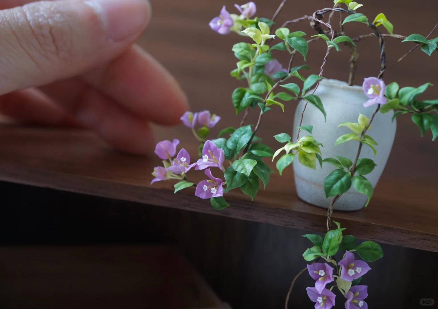 Biến hoa giấy thành “tác phẩm nghệ thuật” chỉ với một sợi dây nhôm