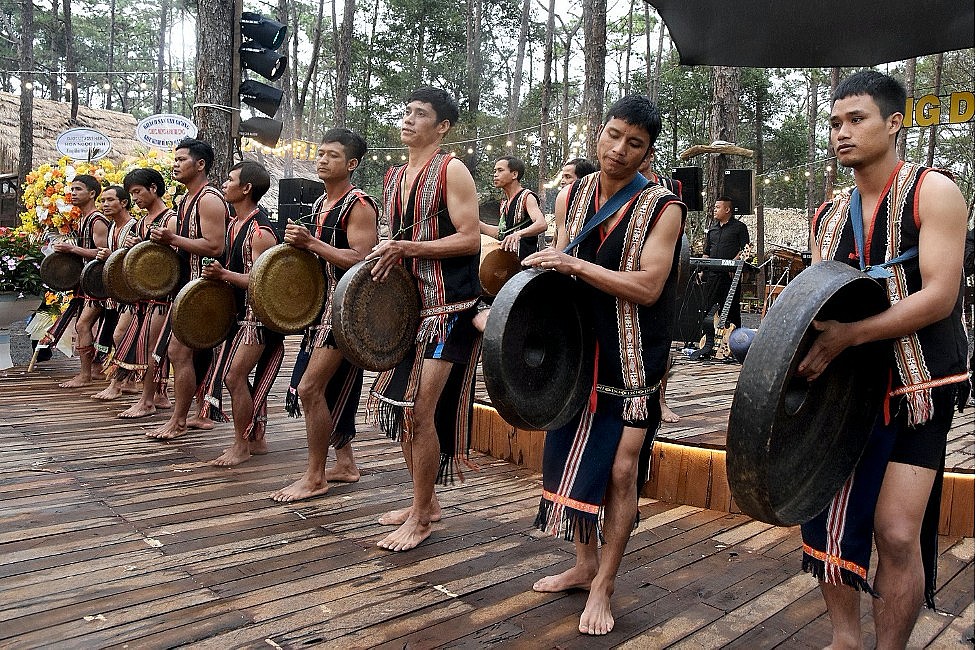 Cồng chiêng Tây Nguyên: Âm vang linh thiêng giữa đại ngàn Cồng chiêng Tây Nguyên: Âm vang linh thiêng giữa đại ngàn