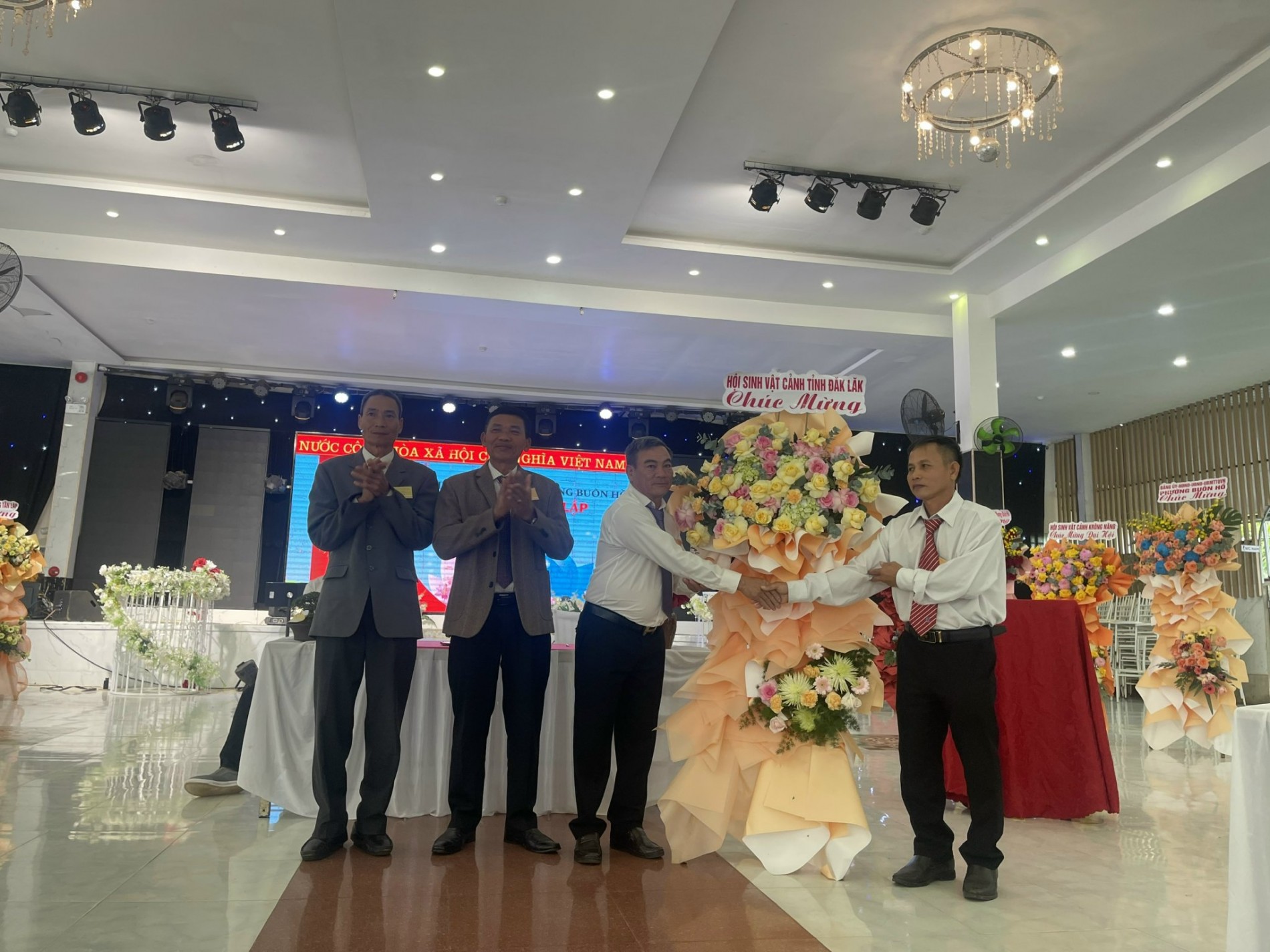 Phường Buôn Hồ - cánh chim đầu đàn của phong trào sinh vật cảnh tỉnh Đắk Lắk Phường Buôn Hồ - cánh chim đầu đàn của phong trào sinh vật cảnh tỉnh Đắk Lắk