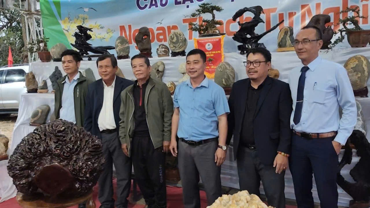 Ngắm các tác phẩm đá cảnh trong Triển lãm Sinh vật cảnh An Phú – Xuân 2026 Ngắm các tác phẩm đá cảnh trong Triển lãm Sinh vật cảnh An Phú – Xuân 2026