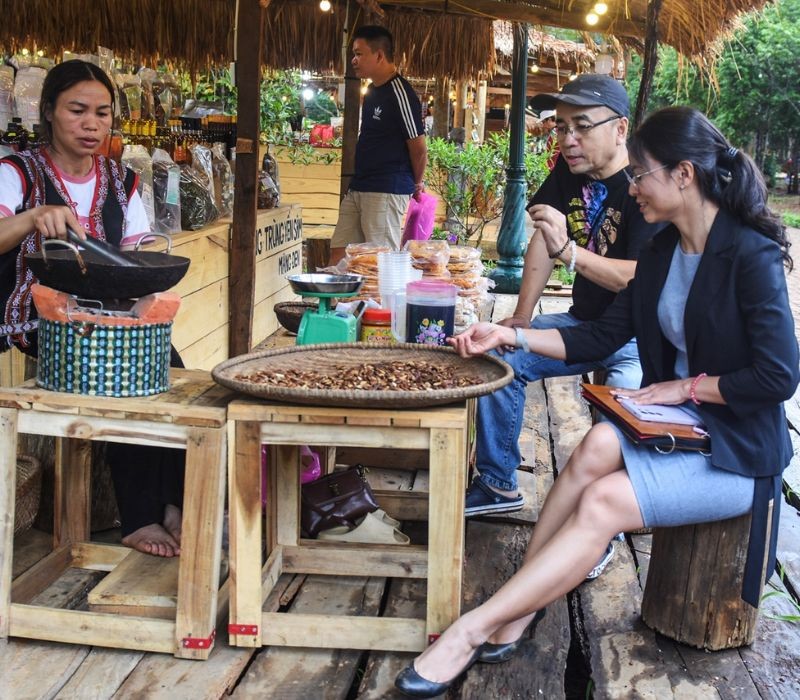 Rộn ràng phiên chợ Măng Đen Rộn ràng phiên chợ Măng Đen