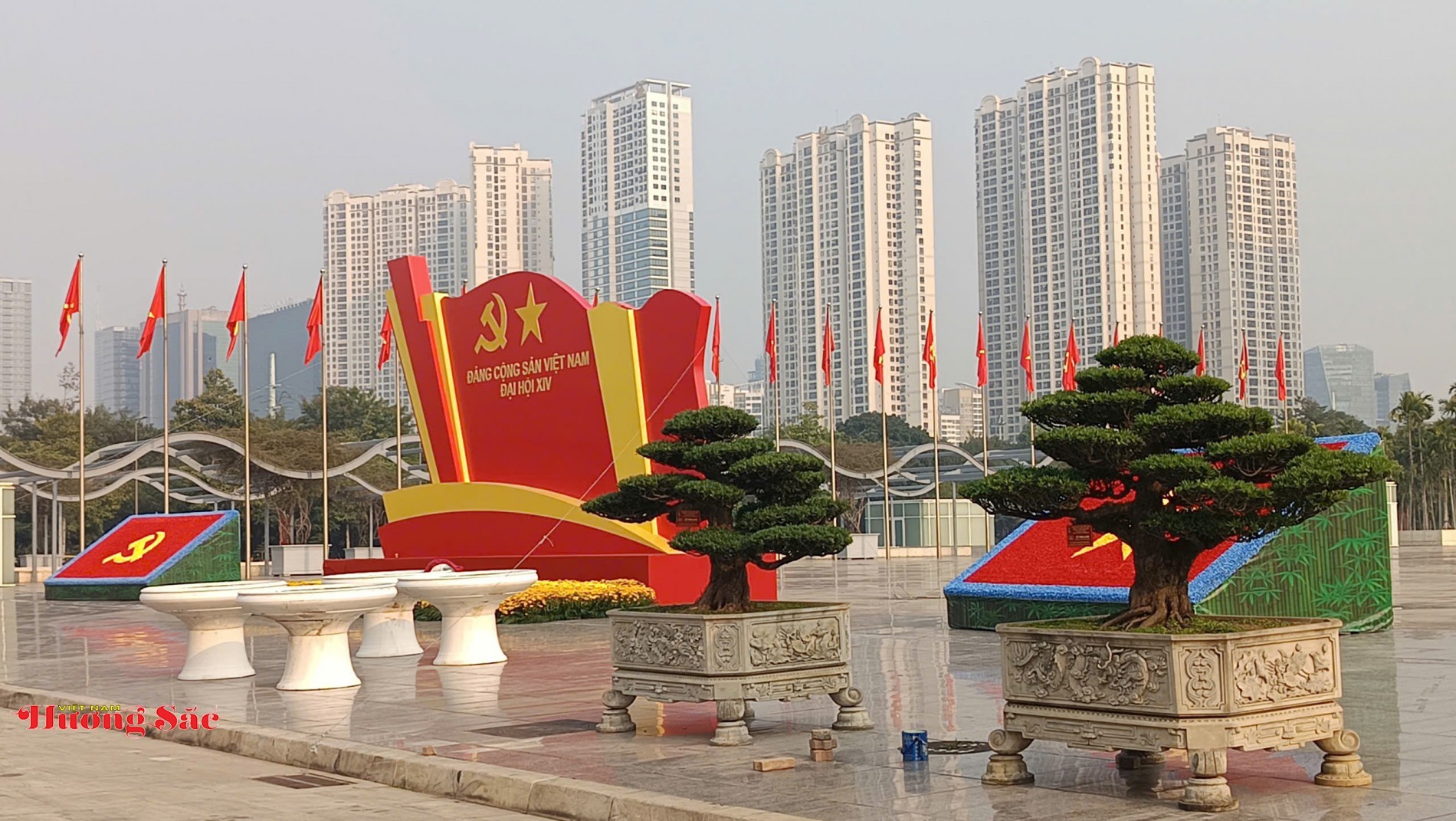 Bàn giao Cây cảnh nghệ thuật làm đẹp không gian Đại hội XIV Bàn giao Cây cảnh nghệ thuật làm đẹp không gian Đại hội XIV