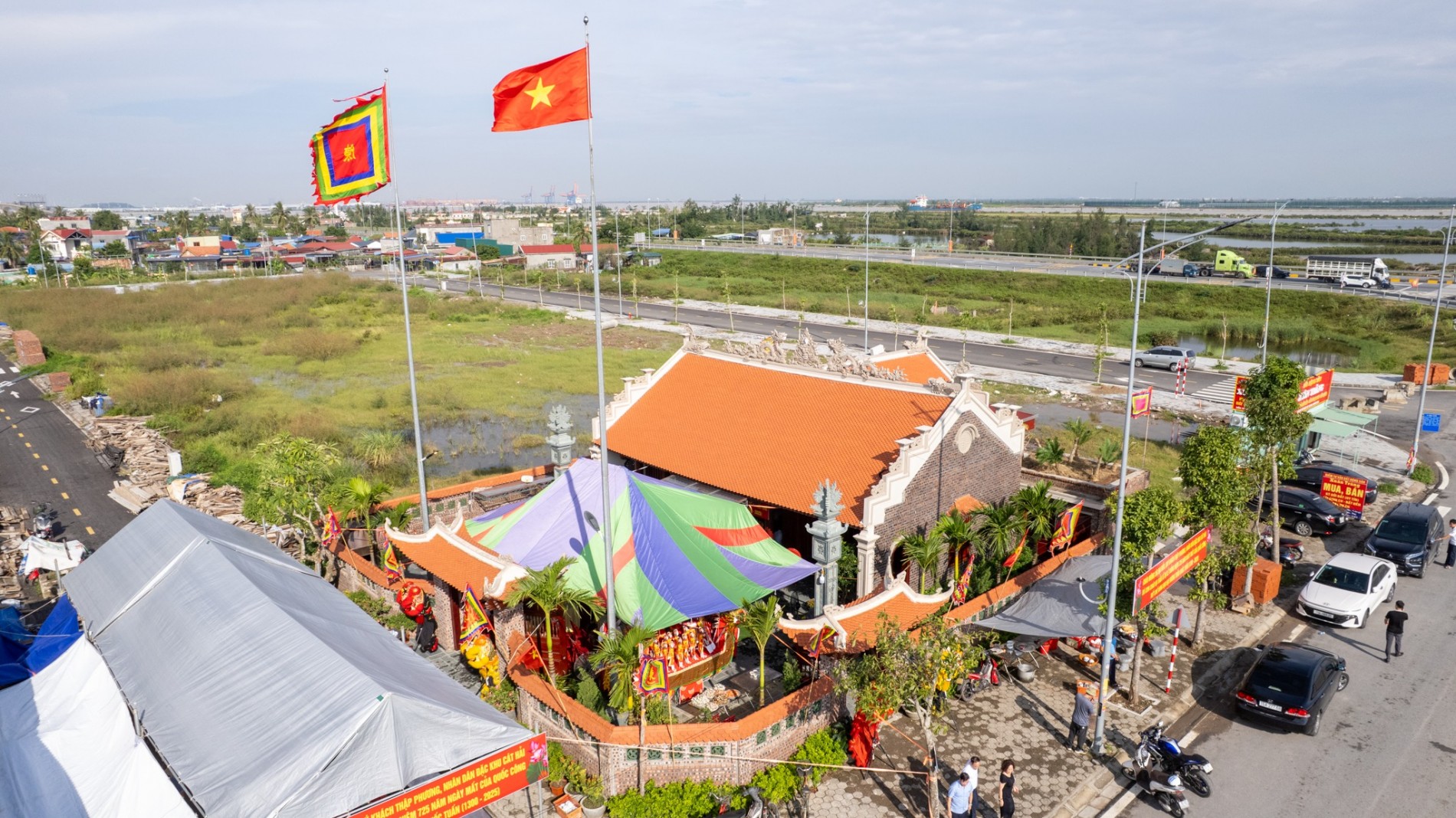 Tôn vinh không gian thờ Đức Thánh Trần giữa vùng biển đảo Cát Hải