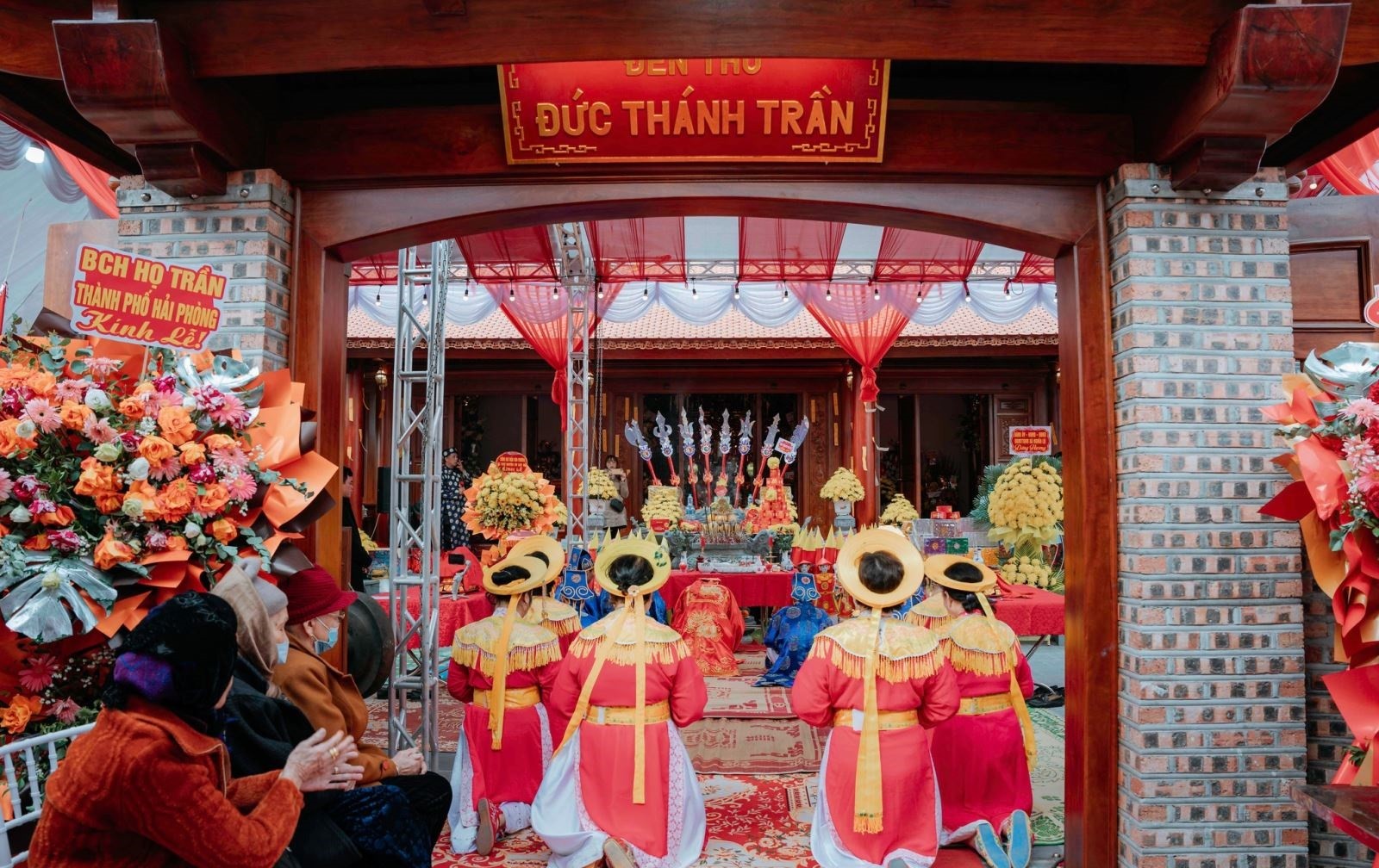 Tôn vinh không gian thờ Đức Thánh Trần giữa vùng biển đảo Cát Hải