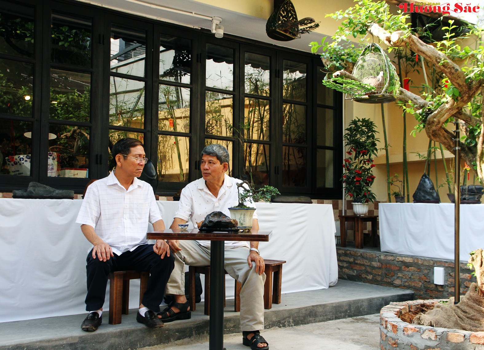 Farida Cafe: Nơi giao thoa giữa hơi thở nghệ thuật và nhịp sống Farida Cafe: Nơi giao thoa giữa hơi thở nghệ thuật và nhịp sống