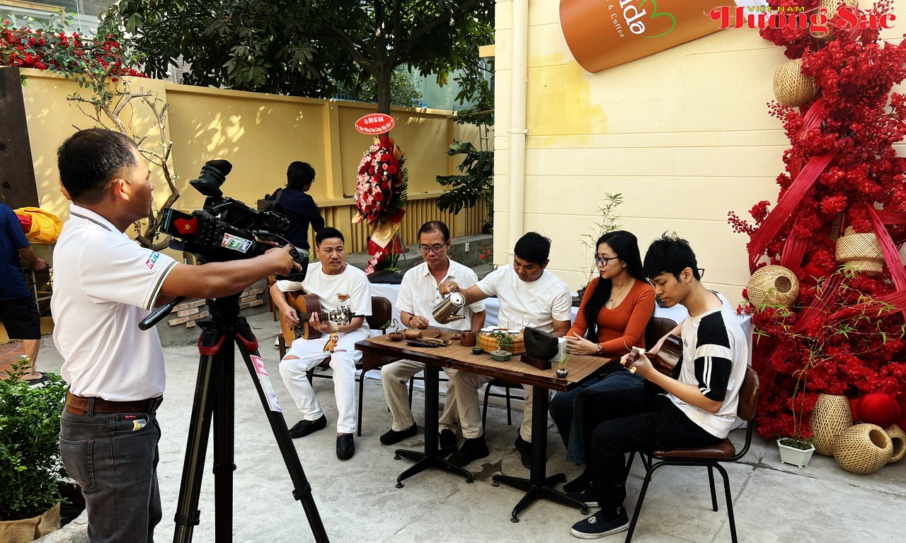 Farida Cafe: Nơi giao thoa giữa hơi thở nghệ thuật và nhịp sống Farida Cafe: Nơi giao thoa giữa hơi thở nghệ thuật và nhịp sống
