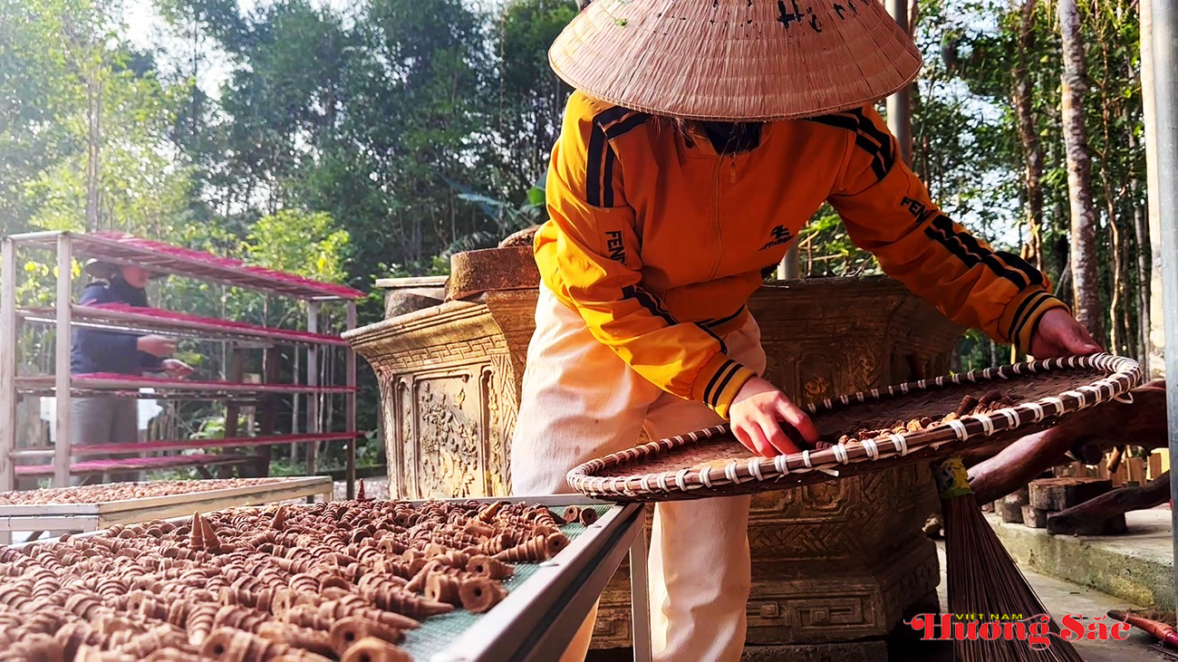 Hà Tĩnh: Hương trầm lan tỏa ‘thủ phủ’ dó bầu những ngày giáp Tết Hà Tĩnh: Hương trầm lan tỏa ‘thủ phủ’ dó bầu những ngày giáp Tết